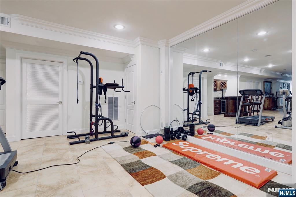 Fort Lee, New Jersey, 07024, United States, 6 Bedrooms Bedrooms, ,7 BathroomsBathrooms,Residential,For Sale,1891733