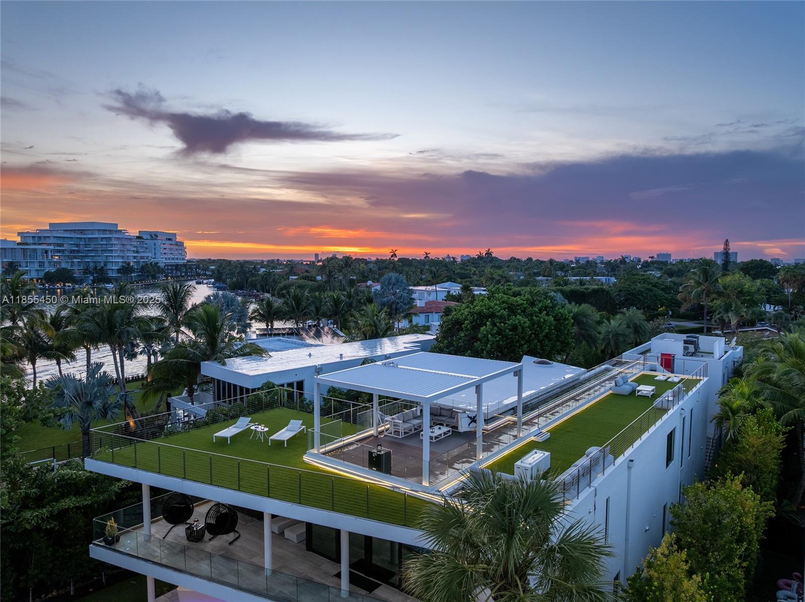 Miami Beach, Florida, 33140, United States, 5 Bedrooms Bedrooms, ,8 BathroomsBathrooms,Residential,For Sale,1918042