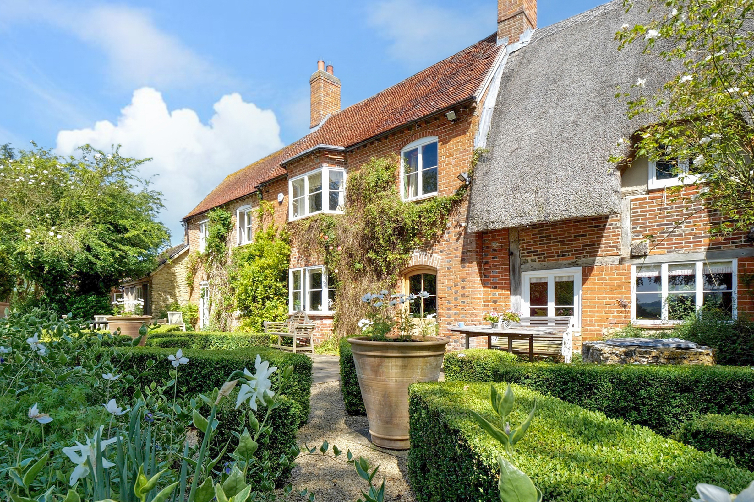  A Historic Oxfordshire Country House with Extensive Leisure Facilities - 物件實景