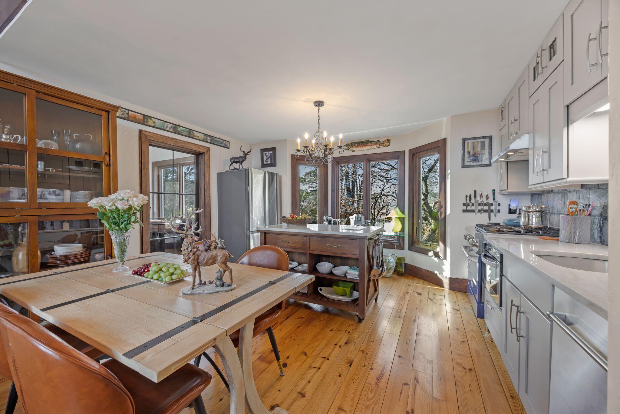 Rising Fawn, Georgia, 30738, United States, 2 Bedrooms Bedrooms, ,2 BathroomsBathrooms,Residential,For Sale,1995389