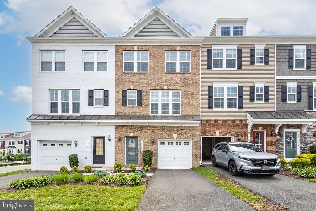 Haymarket, Virginia, 20169, United States, 3 Bedrooms Bedrooms, ,4 BathroomsBathrooms,Residential,For Sale,1904244