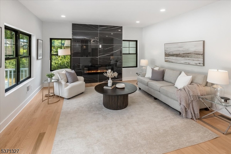 Chatham Boro, New Jersey, 07928, United States, 5 Bedrooms Bedrooms, ,6 BathroomsBathrooms,Residential,For Sale,2002999