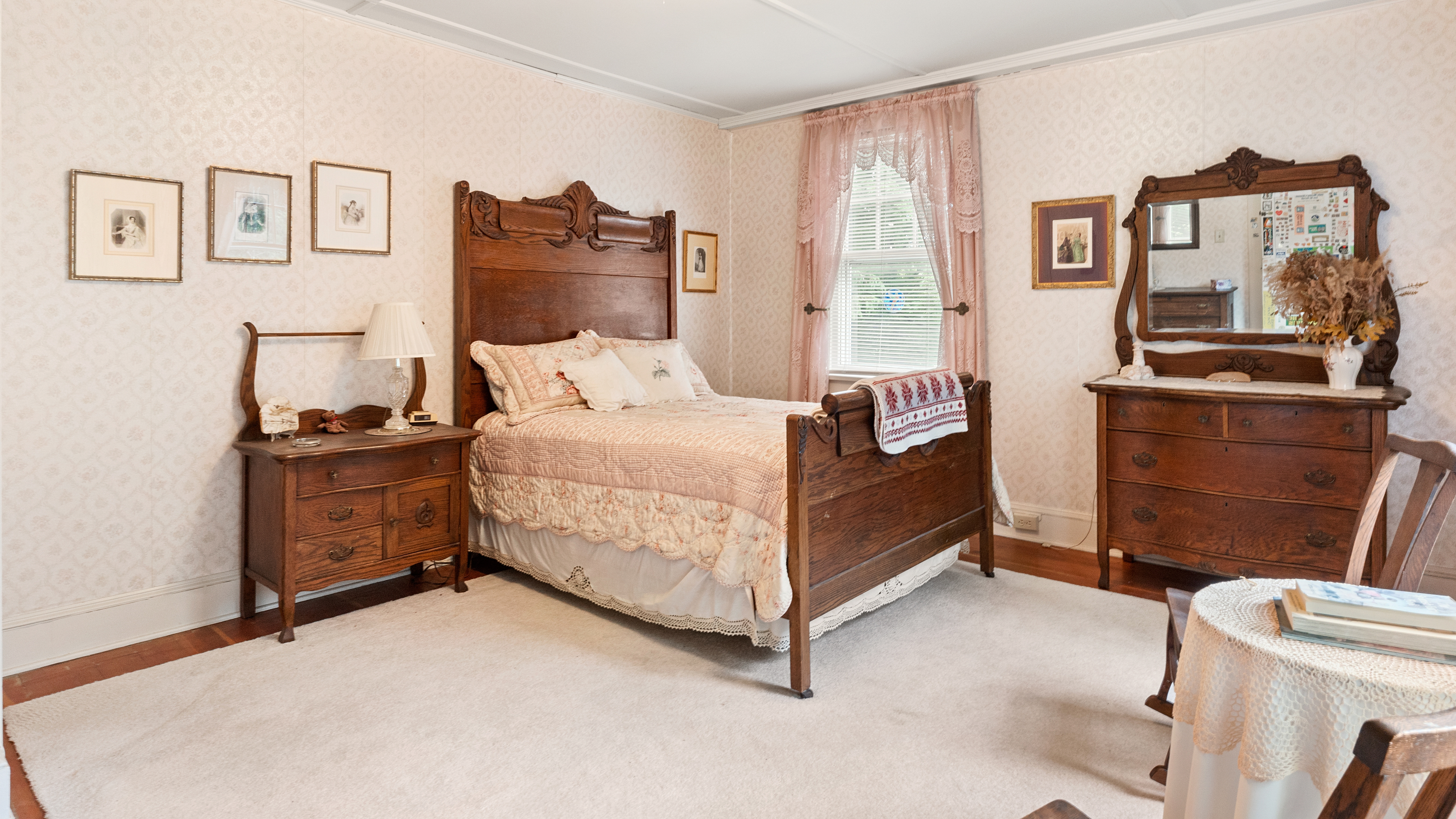  13-Acre Historic Estate with Modern Upgrades + Barn & Studio - 物件實景