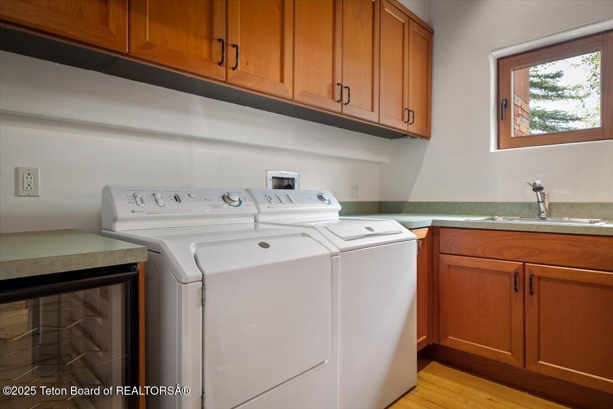 Jackson, Wyoming, 83001, United States, 4 Bedrooms Bedrooms, ,5 BathroomsBathrooms,Residential,For Sale,1979061