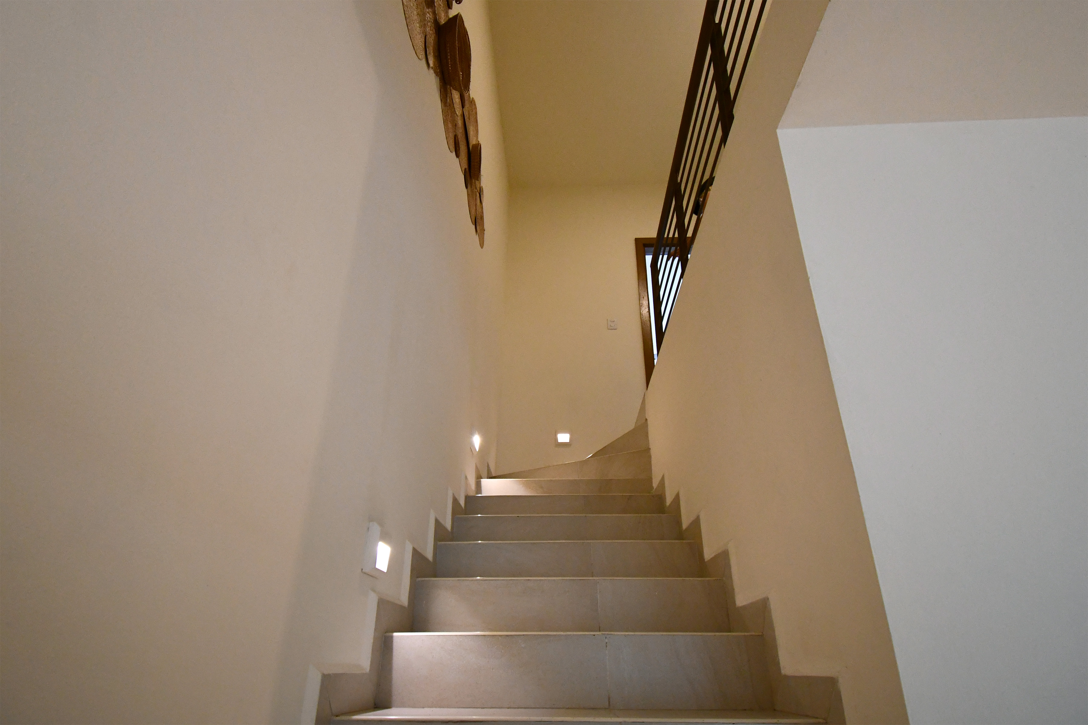  Modern Three-Bedroom Home in Selvanova Coto 3B - 物件實景