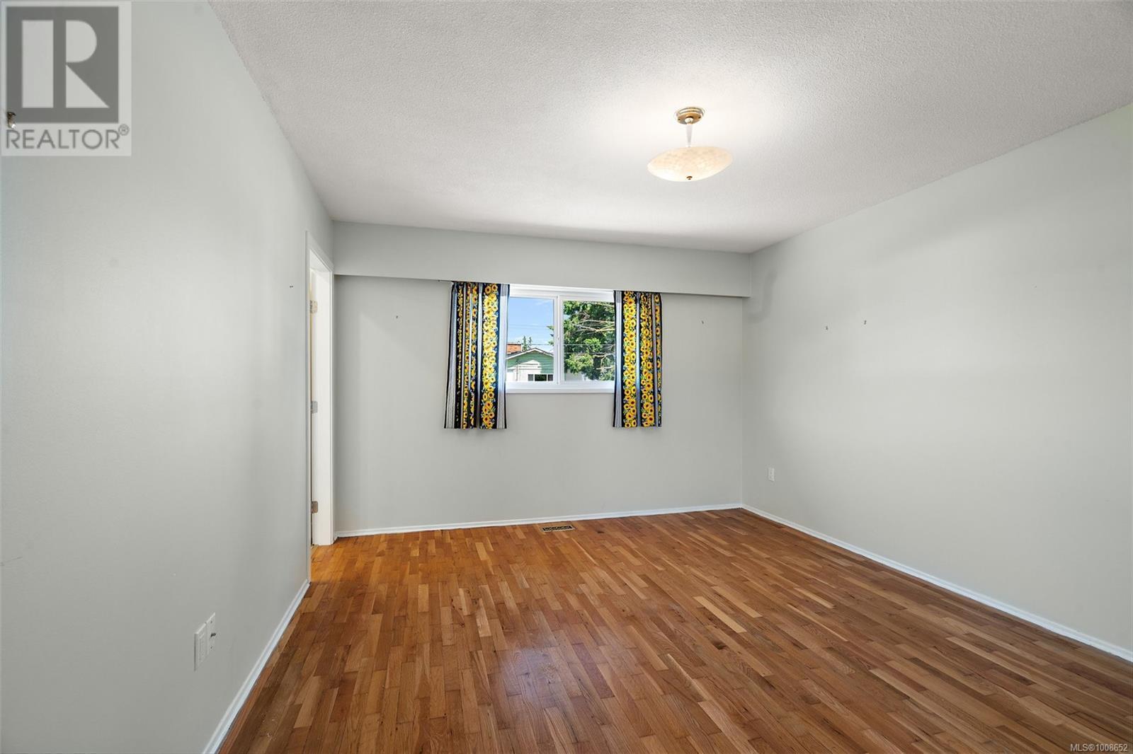 SAANICH, British Columbia, V8N 2E2, CA, 4 Bedrooms Bedrooms, ,3 BathroomsBathrooms,Residential,For Sale,1950351