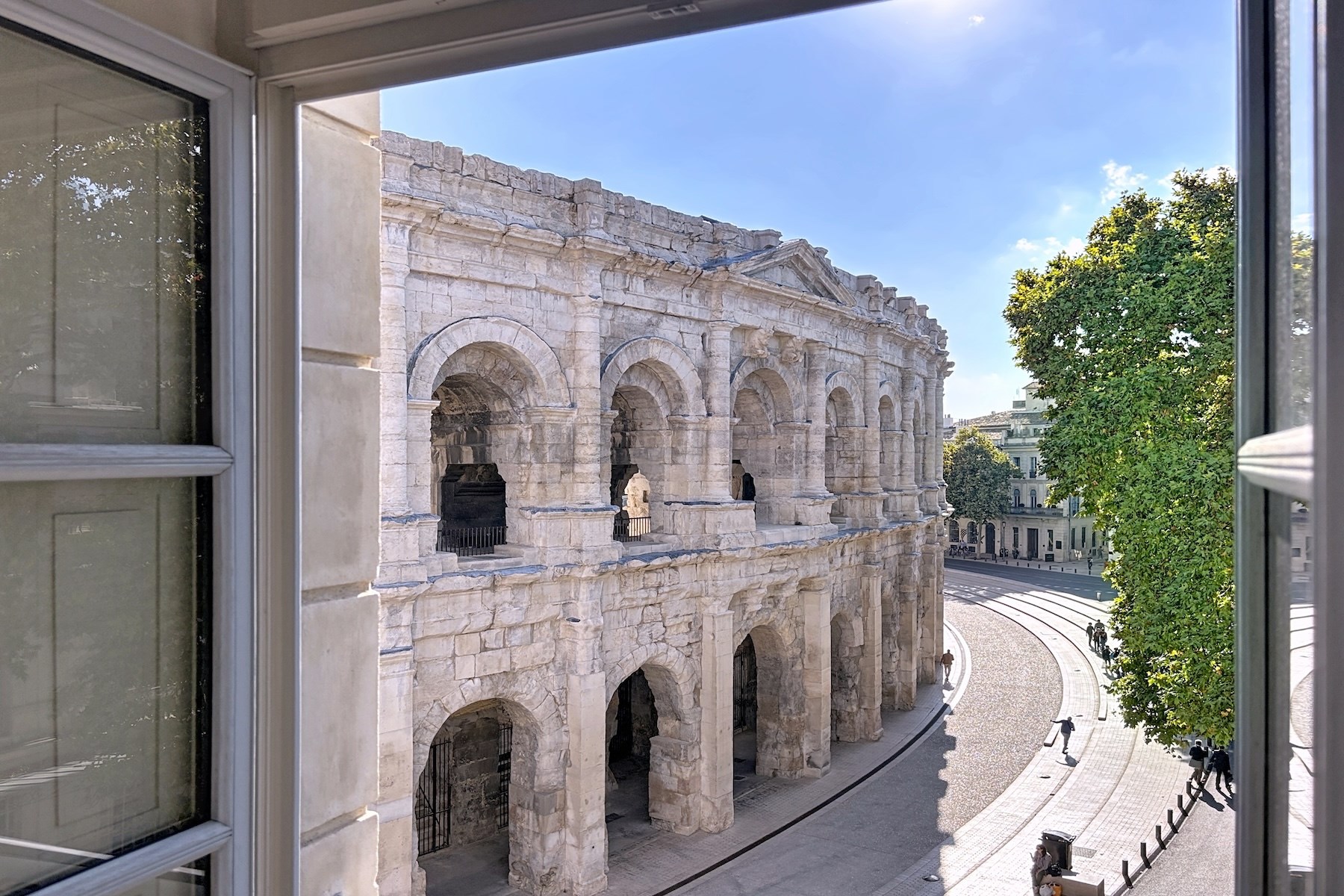  Sophisticated Apartment Facing the Iconic Nîmes Arena – A UNESCO-Listed Heritag… - 物件實景
