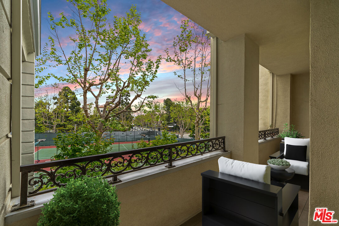 Los Angeles, California, 90067, United States, 2 Bedrooms Bedrooms, ,3 BathroomsBathrooms,Residential,For Sale,1901982