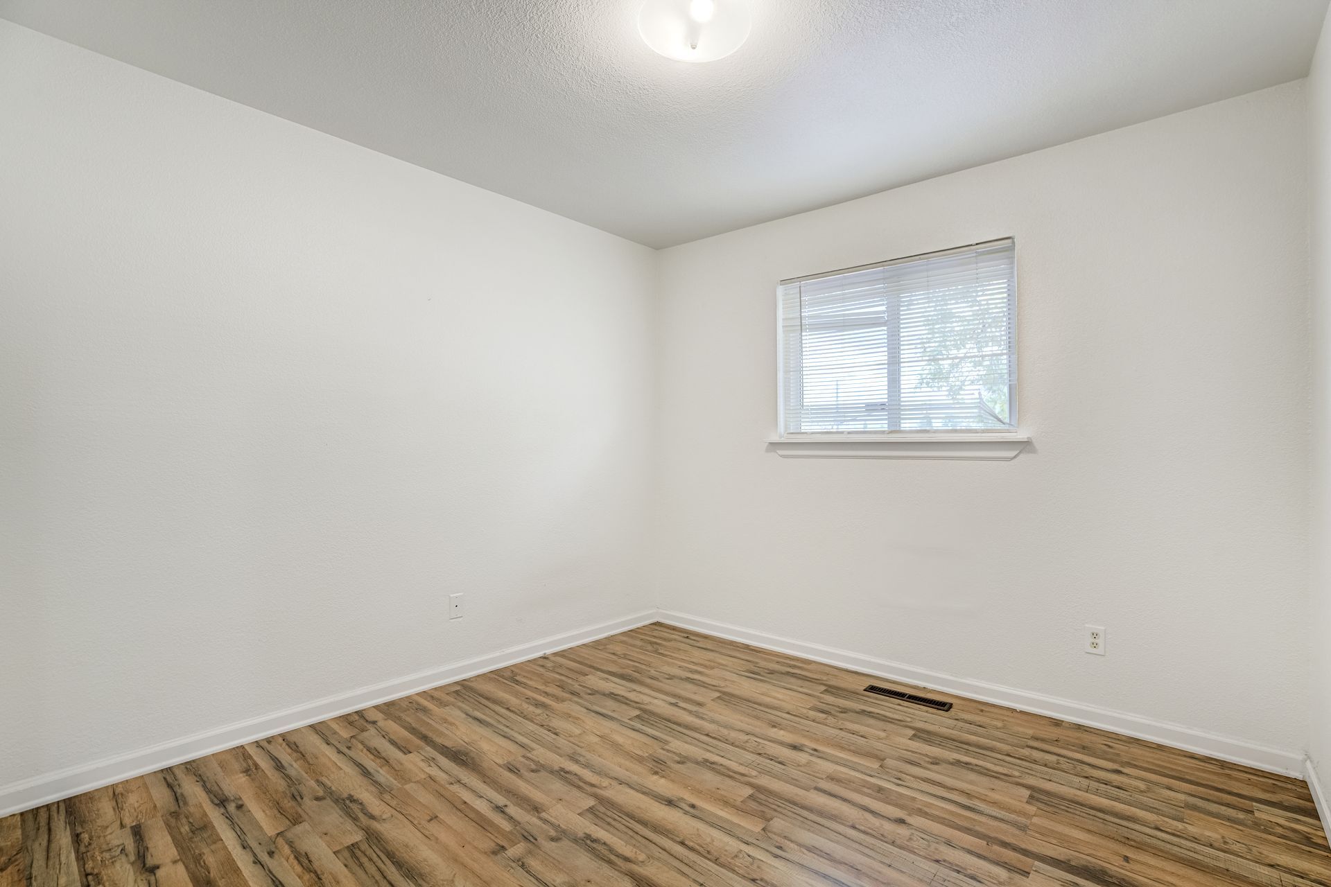  Updated Four Bedroom Home with Assumable Loan - 物件實景