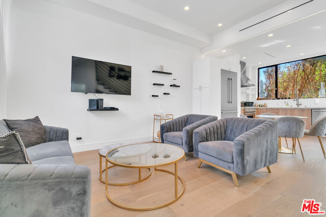 Los Angeles, California, 90046, United States, 3 Bedrooms Bedrooms, ,3 BathroomsBathrooms,Residential,For Sale,1827071