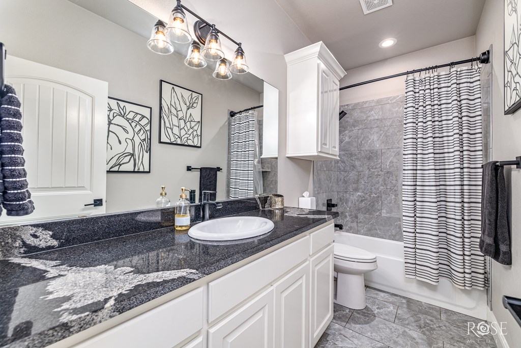 San Angelo, Texas, 76904, United States, 4 Bedrooms Bedrooms, ,3 BathroomsBathrooms,Residential,For Sale,1941771