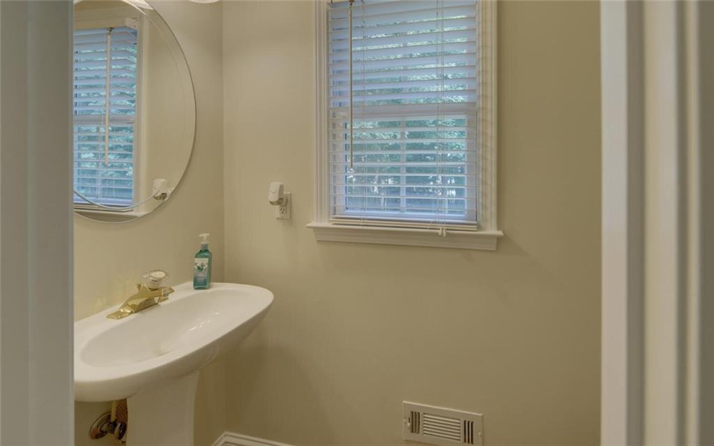 Lawrenceville, Georgia, 30043, United States, 5 Bedrooms Bedrooms, ,4 BathroomsBathrooms,Residential,For Sale,1794792