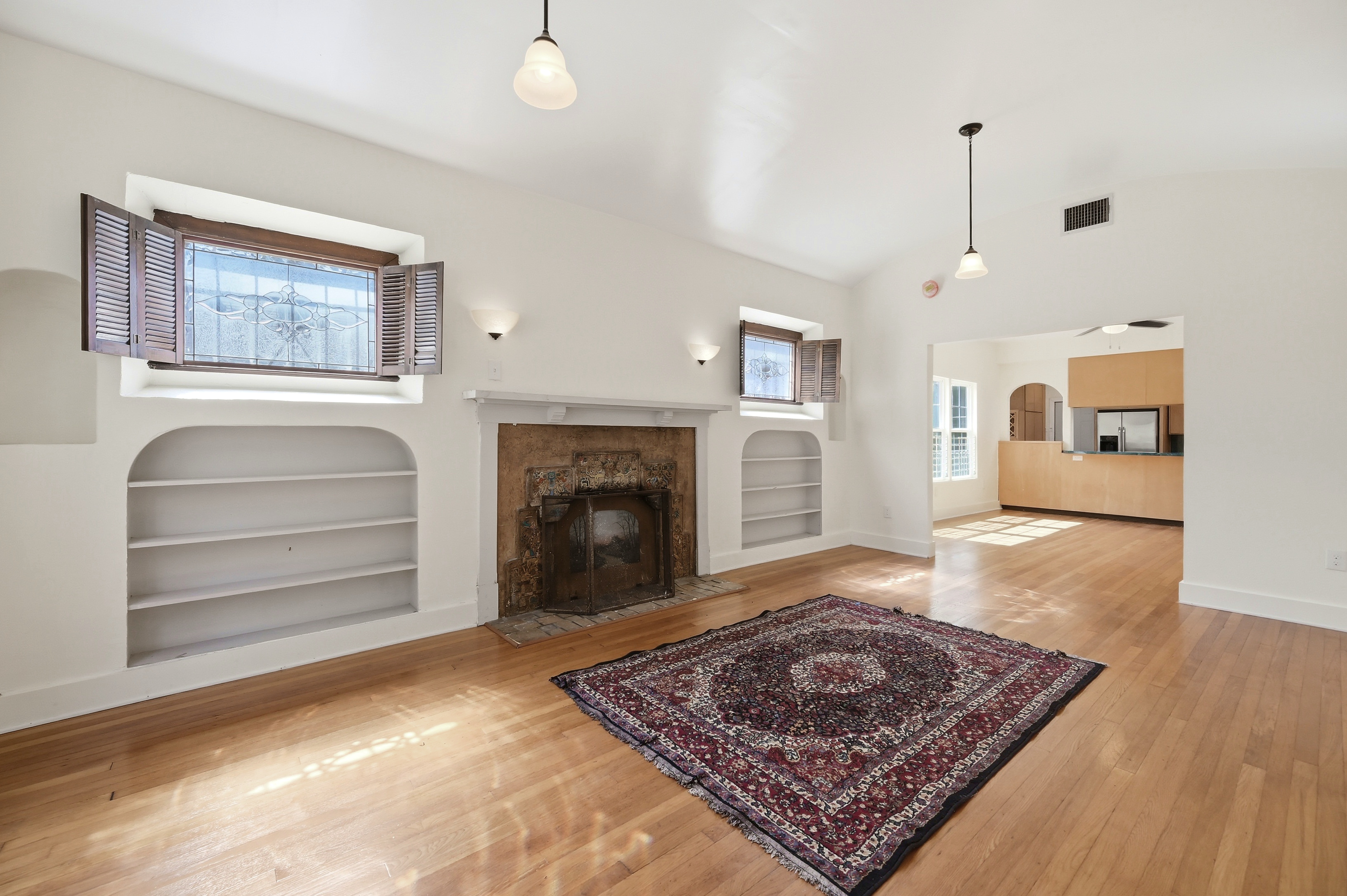  1927 Spanish Gem with Garage Apartment - 物件實景