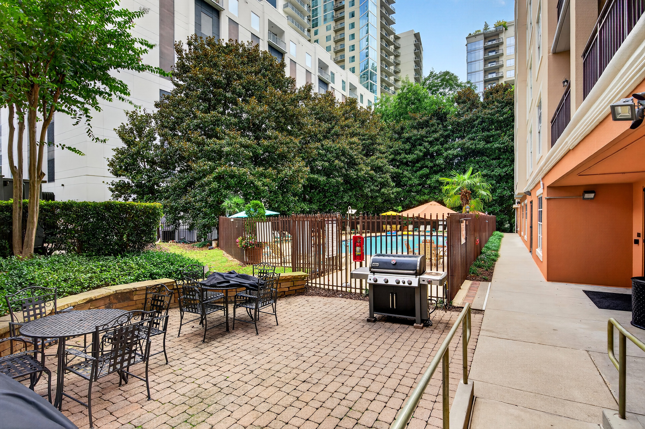  Beautifully Renovated Condo in Unbeatable Midtown Location - 物件實景