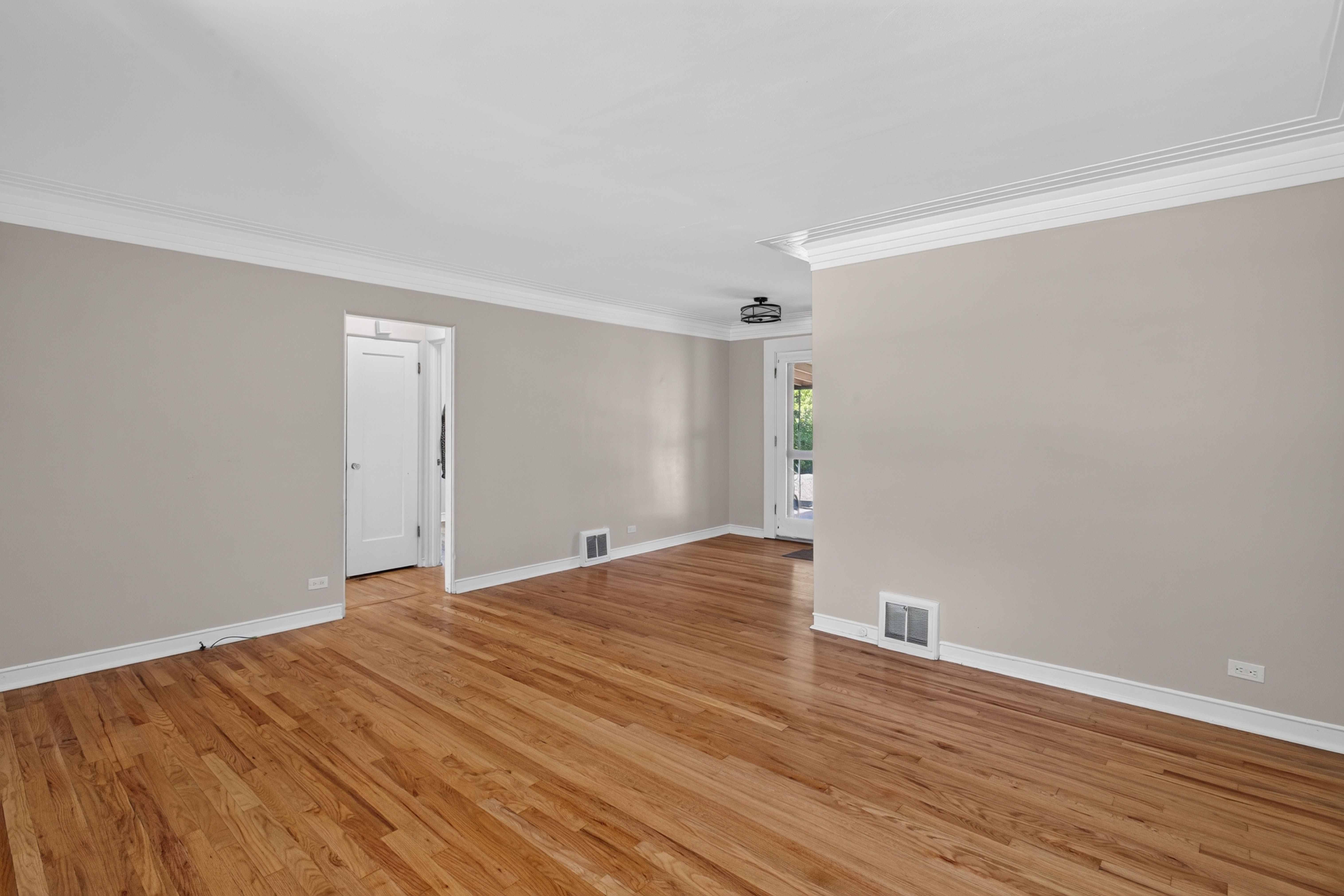  Charming Mayfair Home with Private Backyard Patio & Tree-Lined Charm - 物件實景