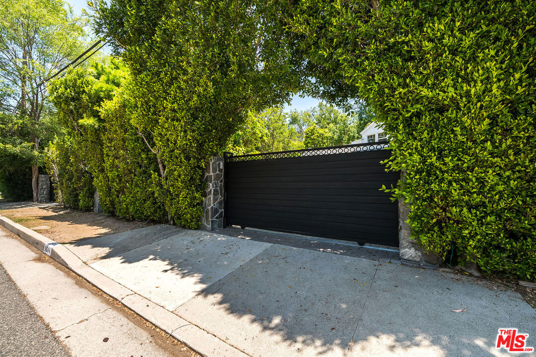 Studio City, California, 91604, United States, 4 Bedrooms Bedrooms, ,3 BathroomsBathrooms,Residential,For Sale,1850354