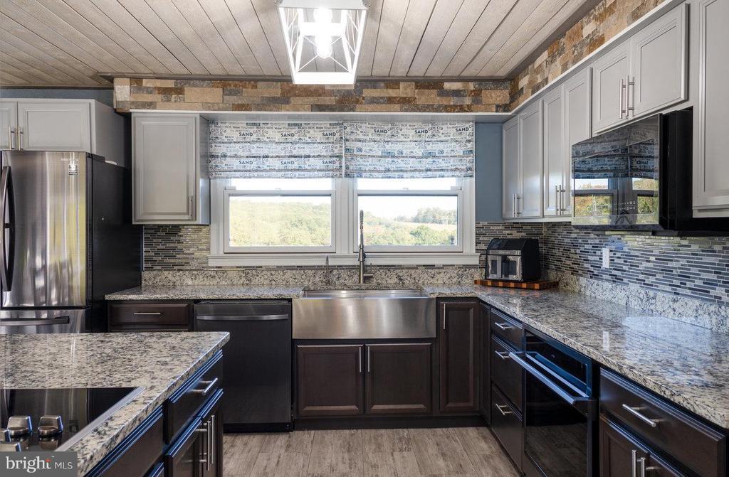 Gore, Virginia, 22637, United States, 4 Bedrooms Bedrooms, ,3 BathroomsBathrooms,Residential,For Sale,1949444