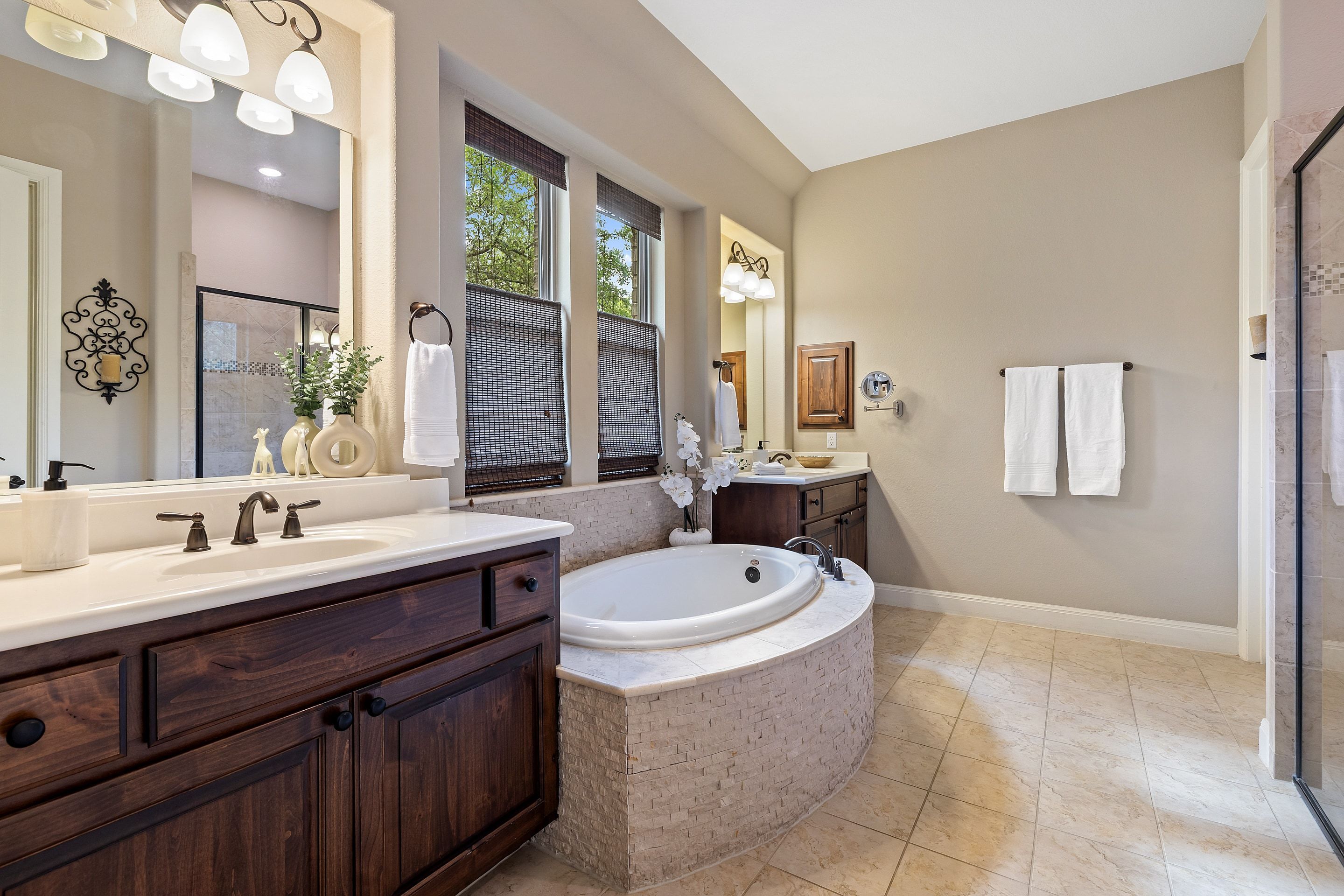  Refined Rocky Creek Living with Private Backyard Oasis - 物件實景