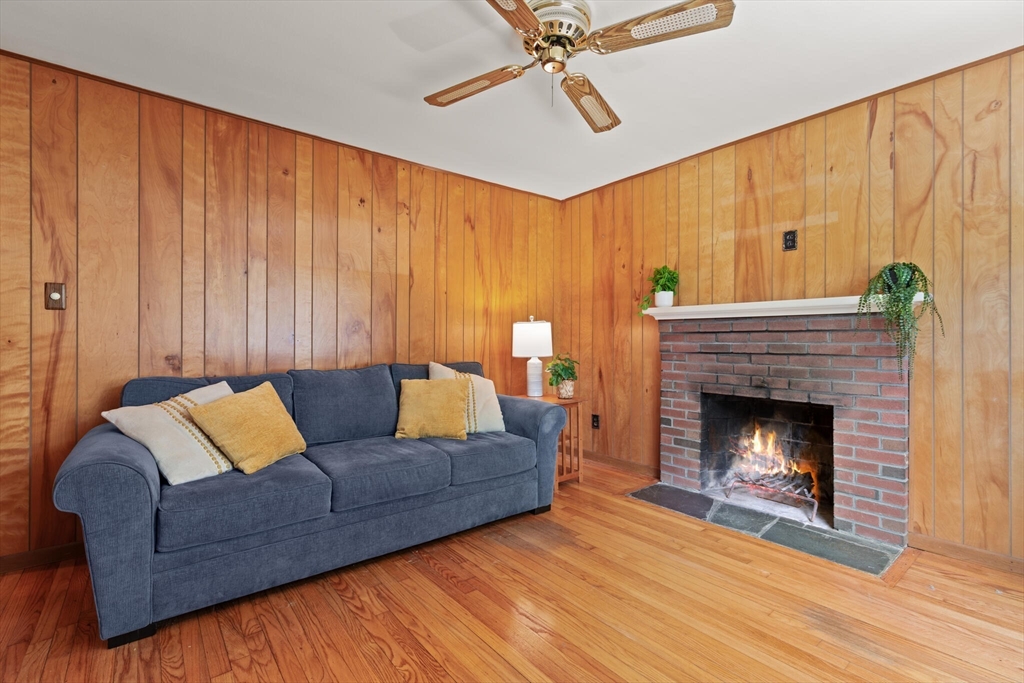 Easton, Massachusetts, 02356, United States, 3 Bedrooms Bedrooms, ,1 BathroomBathrooms,Residential,For Sale,1895599