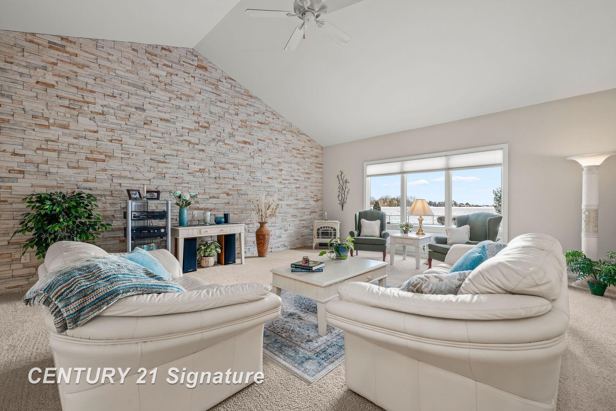 Freeland, Michigan, 48623, United States, 5 Bedrooms Bedrooms, ,4 BathroomsBathrooms,Residential,For Sale,1973671