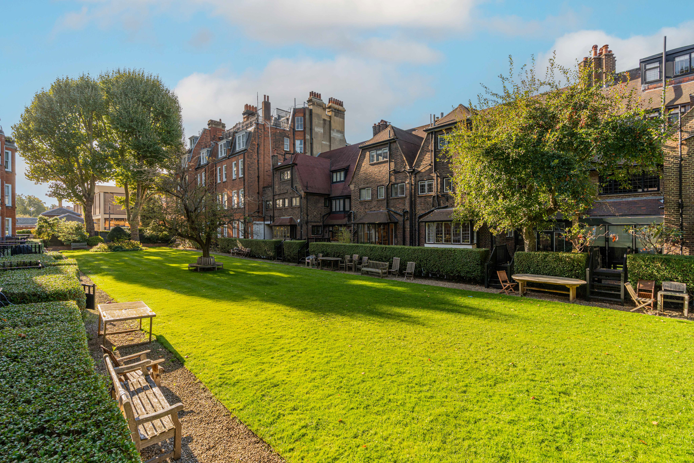  A Grand Family House Overlooking Burton Court - 物件實景