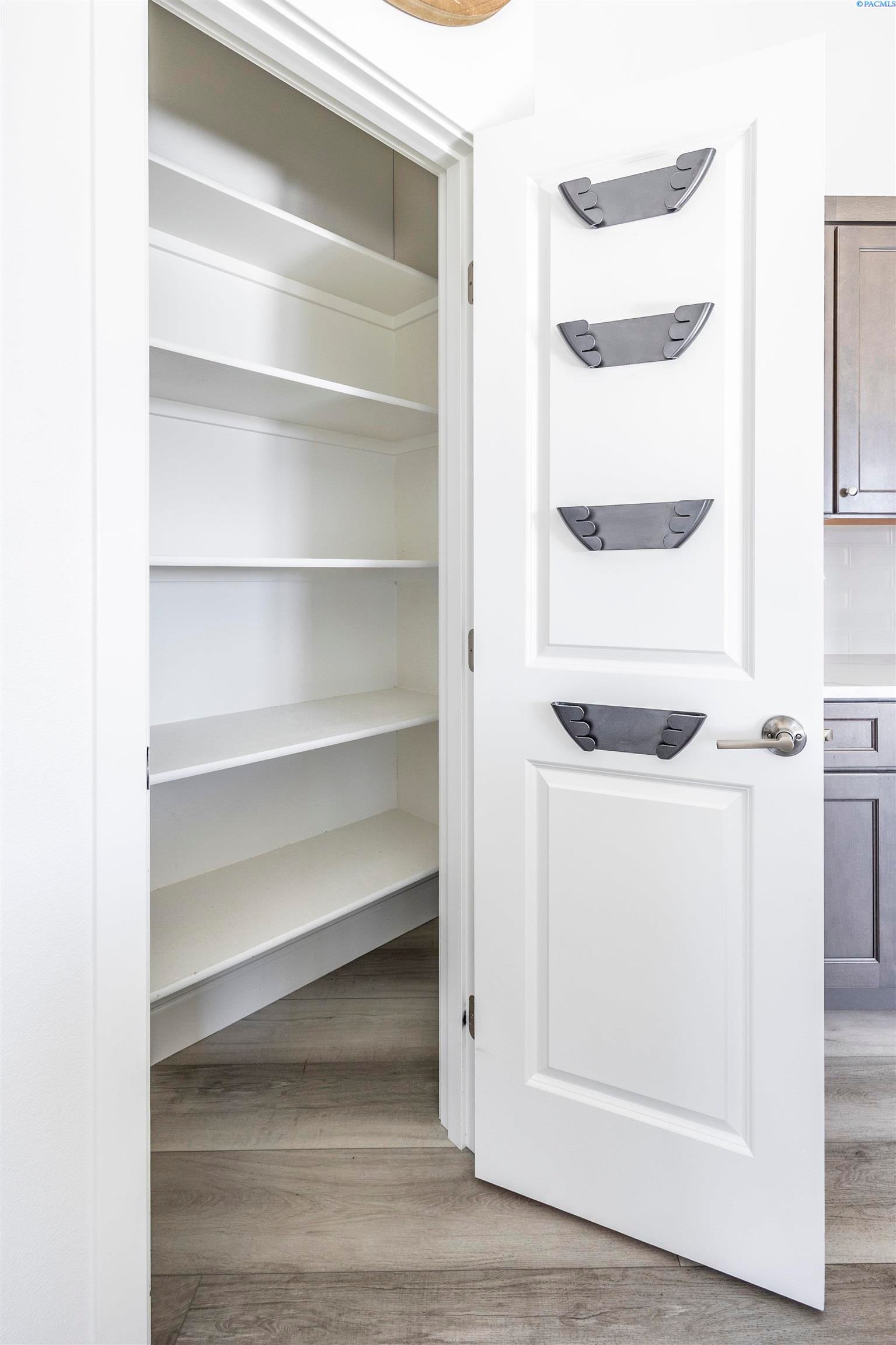 Pasco, Washington, 99301, United States, 4 Bedrooms Bedrooms, ,2 BathroomsBathrooms,Residential,For Sale,1978542