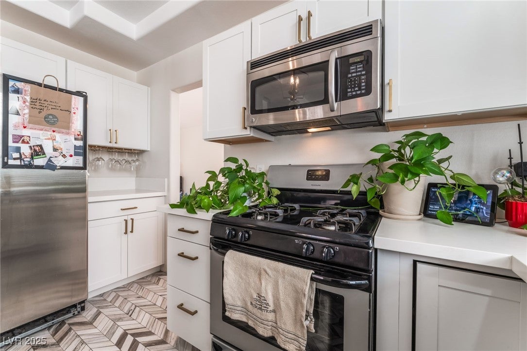 Las Vegas, Nevada, 89117, United States, 3 Bedrooms Bedrooms, ,3 BathroomsBathrooms,Residential,For Sale,1982245