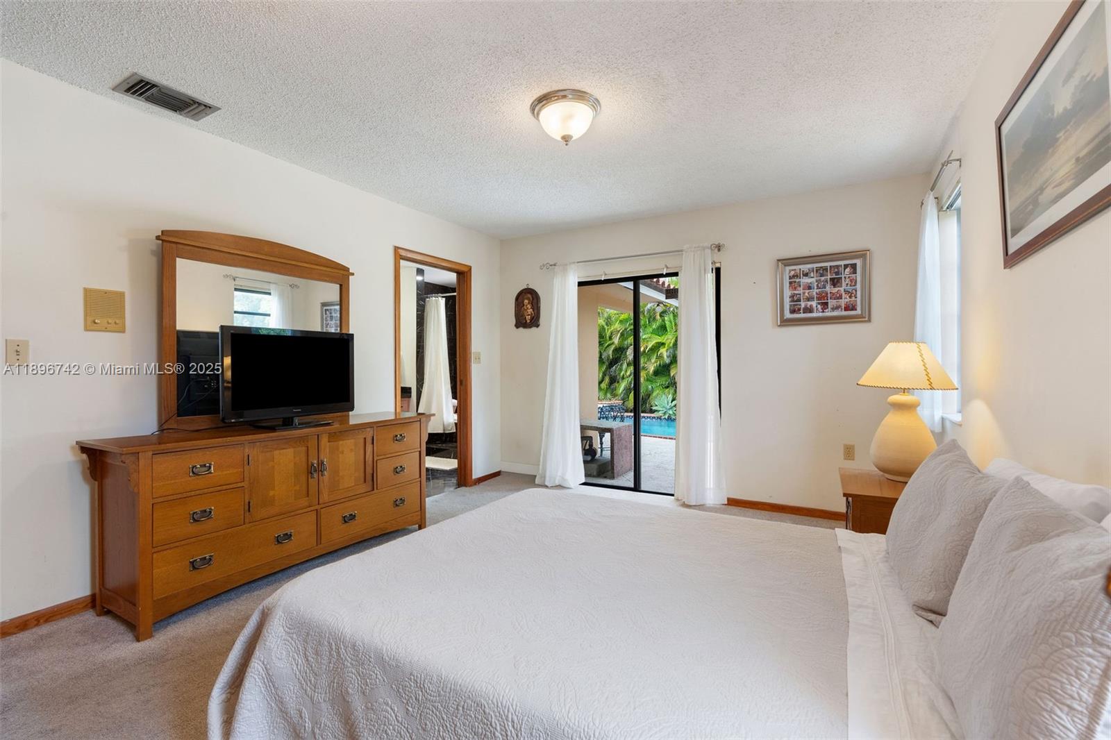 Miami, Florida, 33173, United States, 3 Bedrooms Bedrooms, ,3 BathroomsBathrooms,Residential,For Sale,1966935