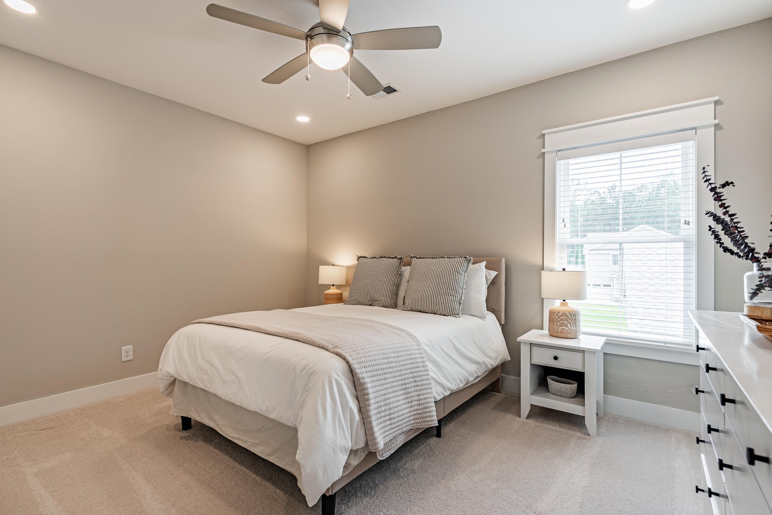 Hollywood, South Carolina, 29449, United States, 4 Bedrooms Bedrooms, ,4 BathroomsBathrooms,Residential,For Sale,1898776