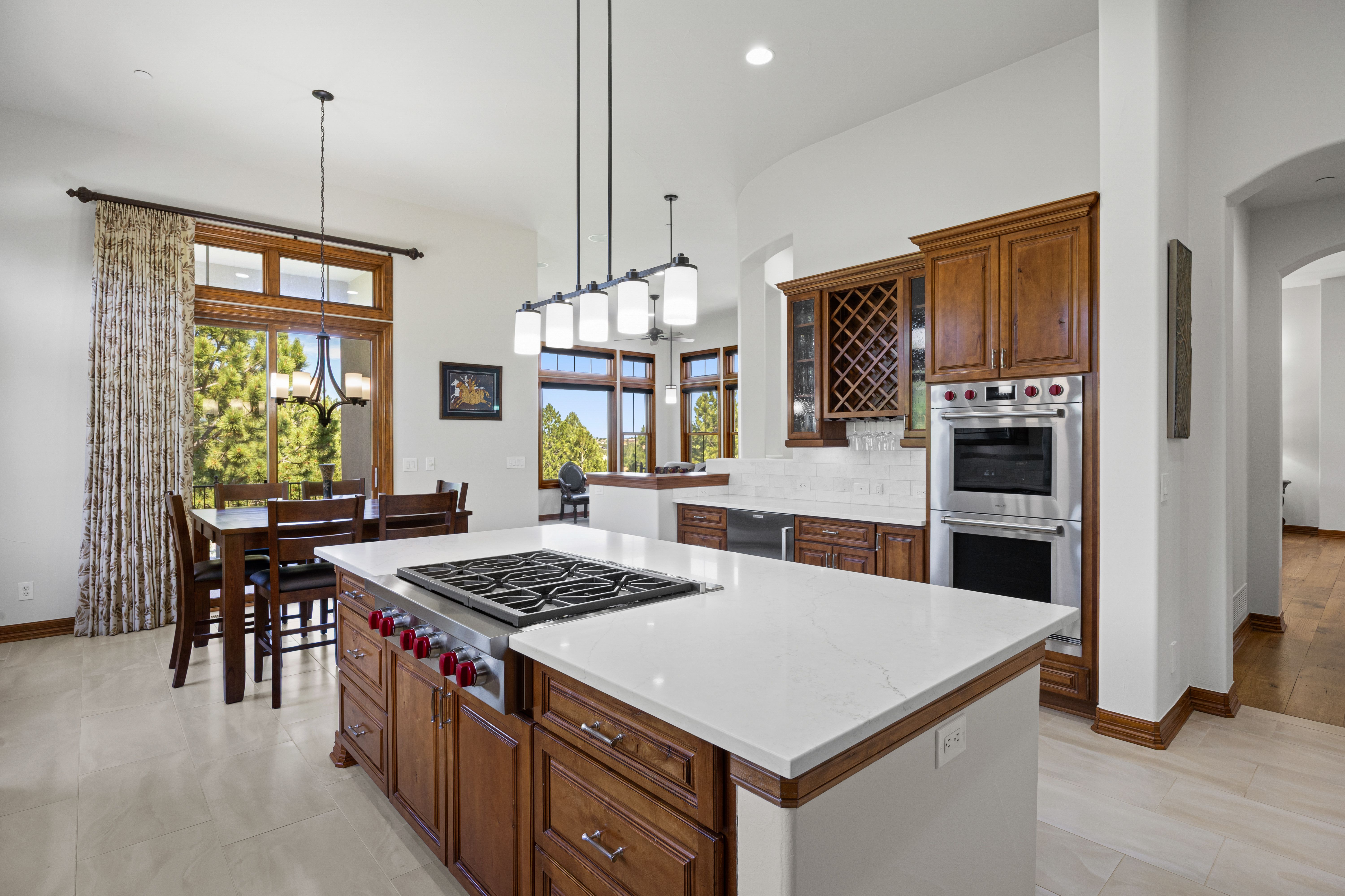  Edging the mountainside within the prestigious community of Castle Pines Village - 物件實景