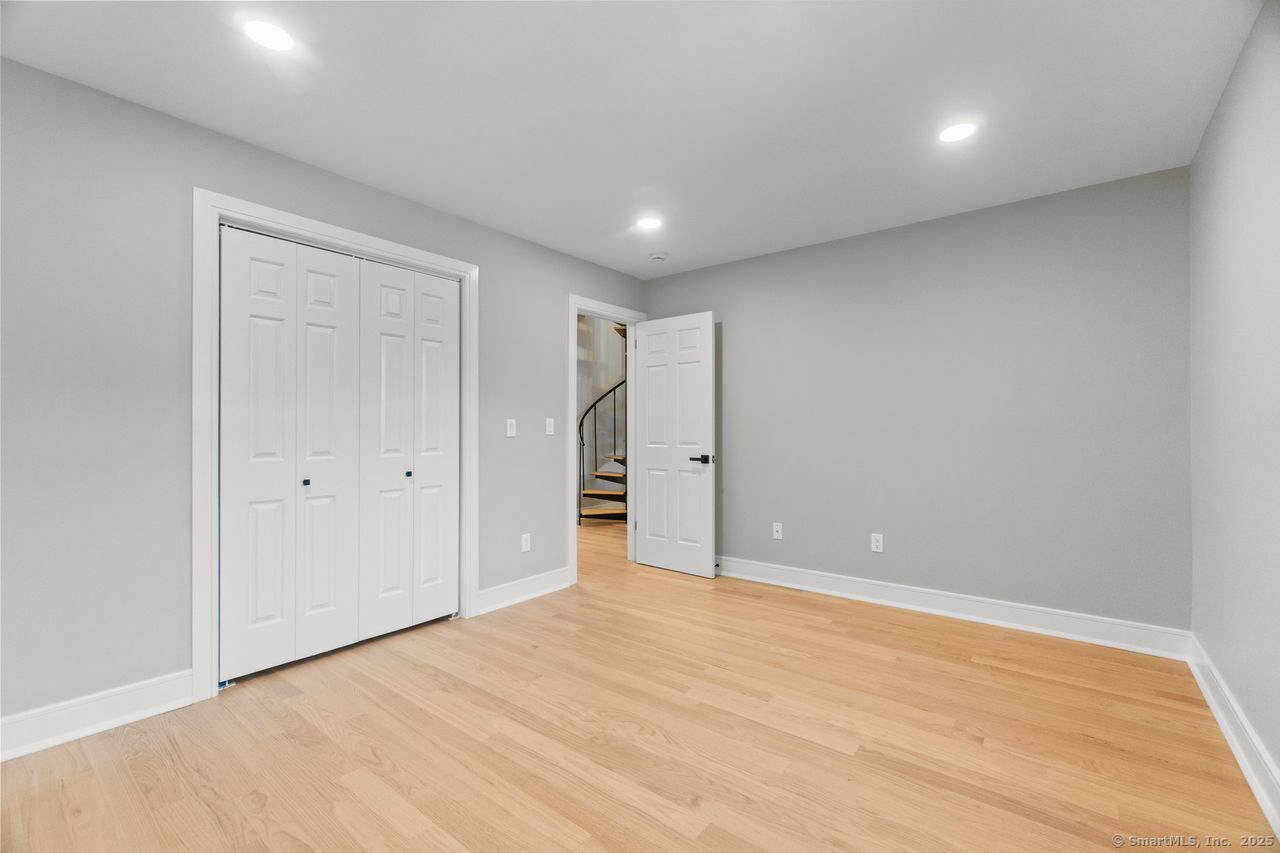 Old Saybrook, Connecticut, 06475, United States, 2 Bedrooms Bedrooms, ,2 BathroomsBathrooms,Residential,For Sale,1957011