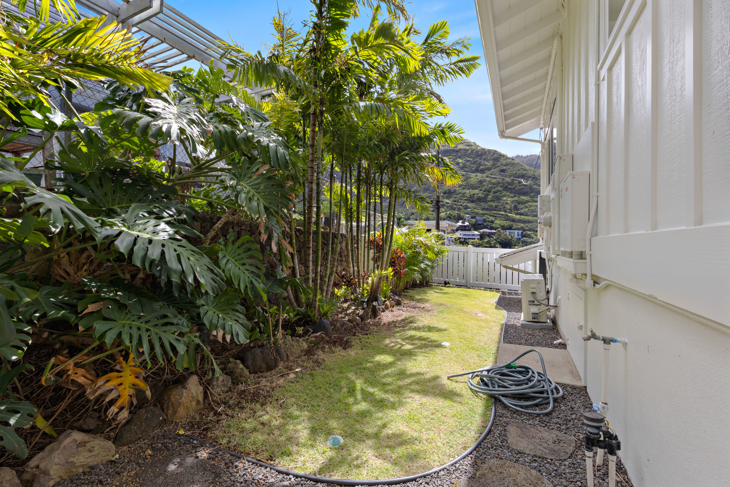Honolulu, Hawaii, 96821, United States, 3 Bedrooms Bedrooms, ,3 BathroomsBathrooms,Residential,For Sale,1975355