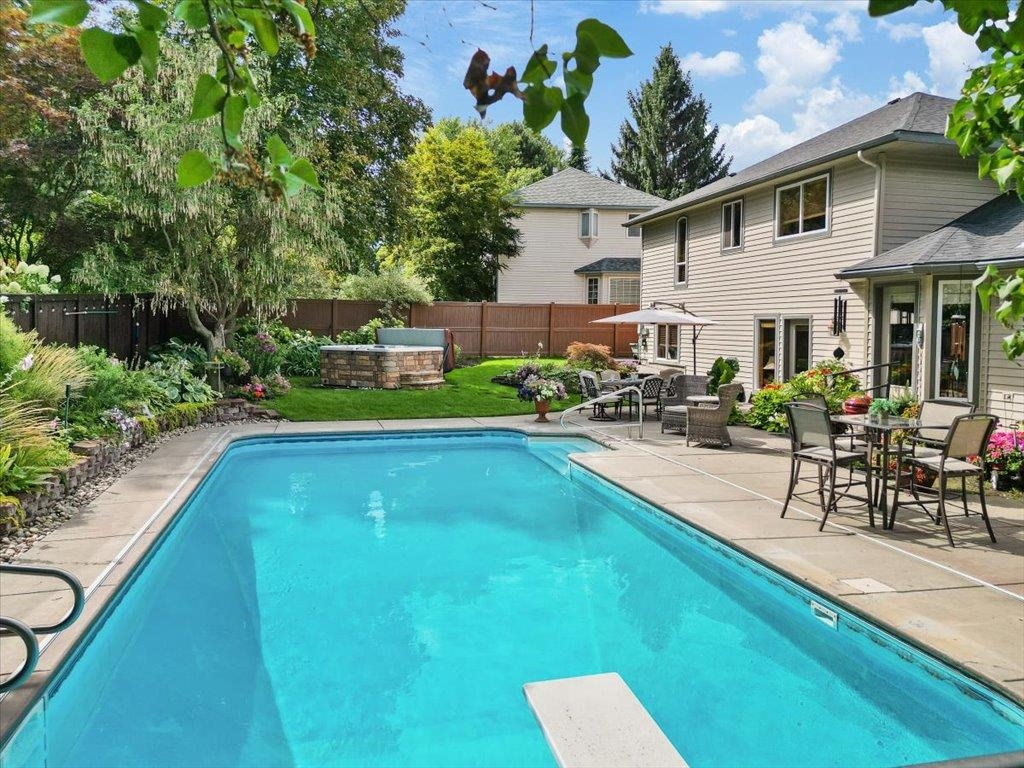 Spokane, Washington, 99223, United States, 5 Bedrooms Bedrooms, ,4 BathroomsBathrooms,Residential,For Sale,1988126