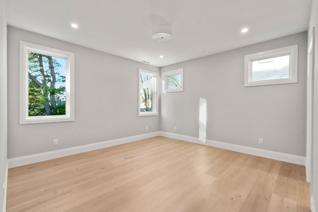 Newton, Massachusetts, 02461, United States, 5 Bedrooms Bedrooms, ,5 BathroomsBathrooms,Residential,For Sale,1995972