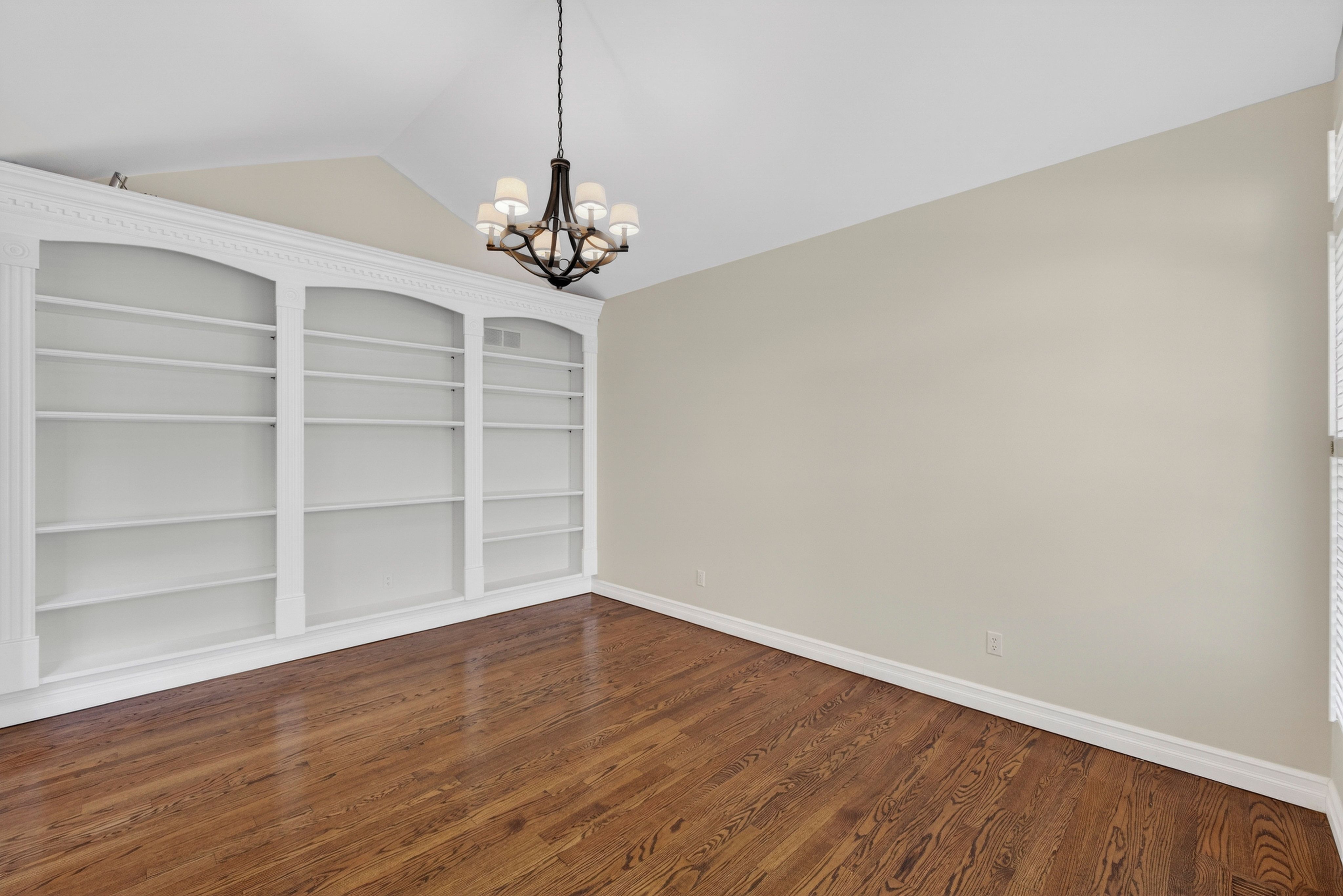  Tucked within the serene, tree-lined enclave of The Forest Subdivision - 物件實景