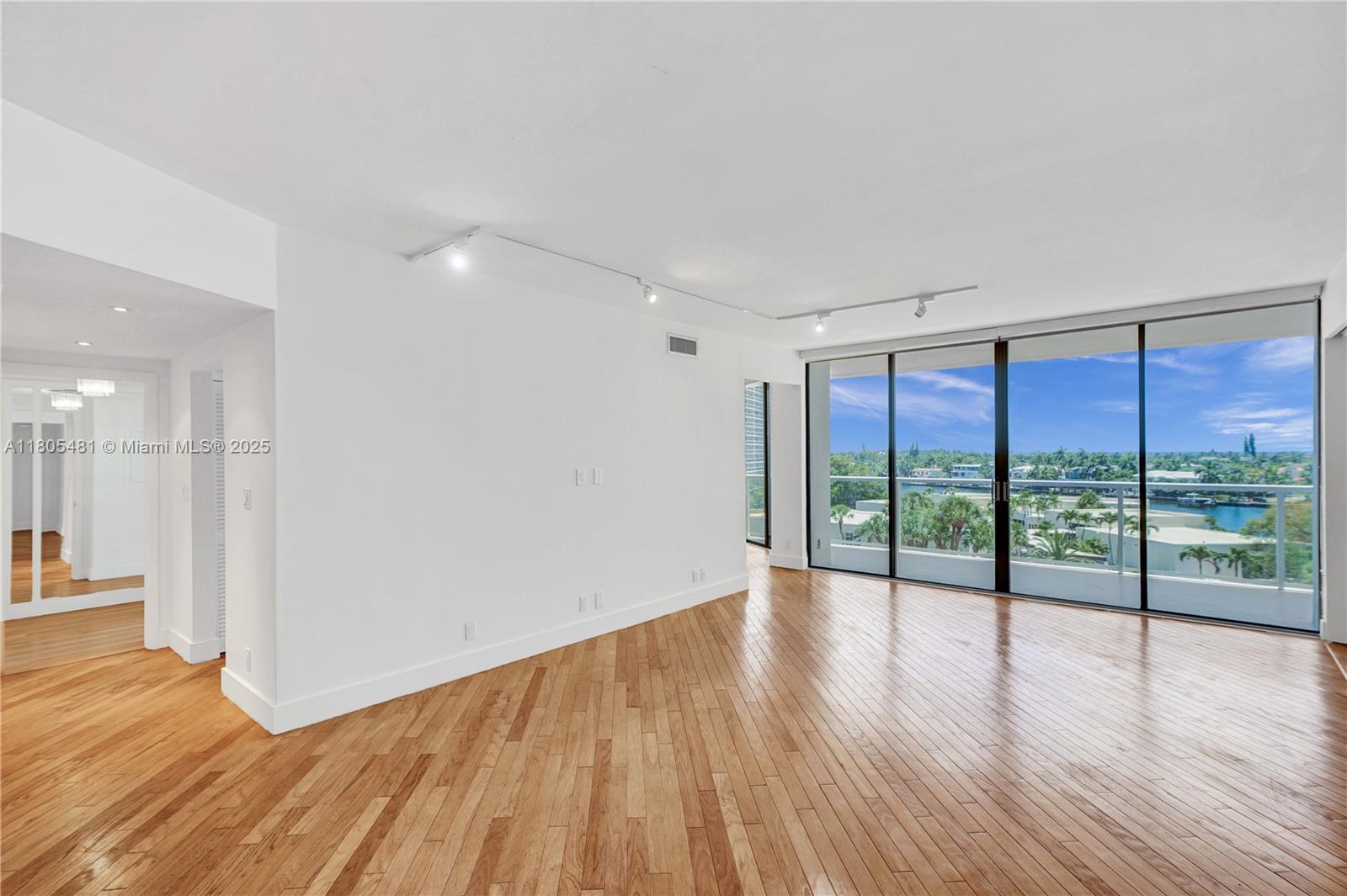 Aventura, Florida, 33180, United States, 2 Bedrooms Bedrooms, ,2 BathroomsBathrooms,Residential,For Sale,1827692