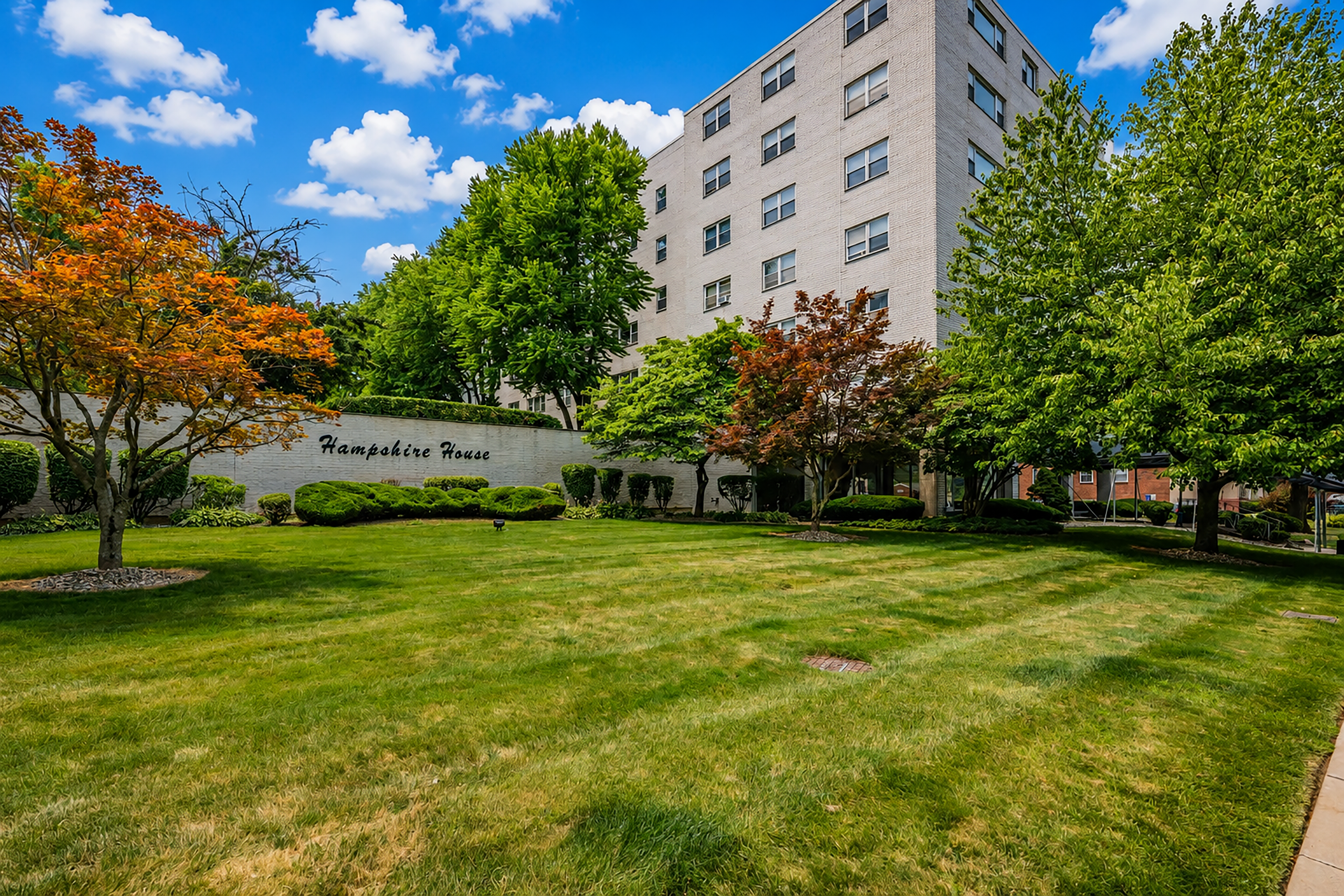  893 Farmington Avenue - 物件實景