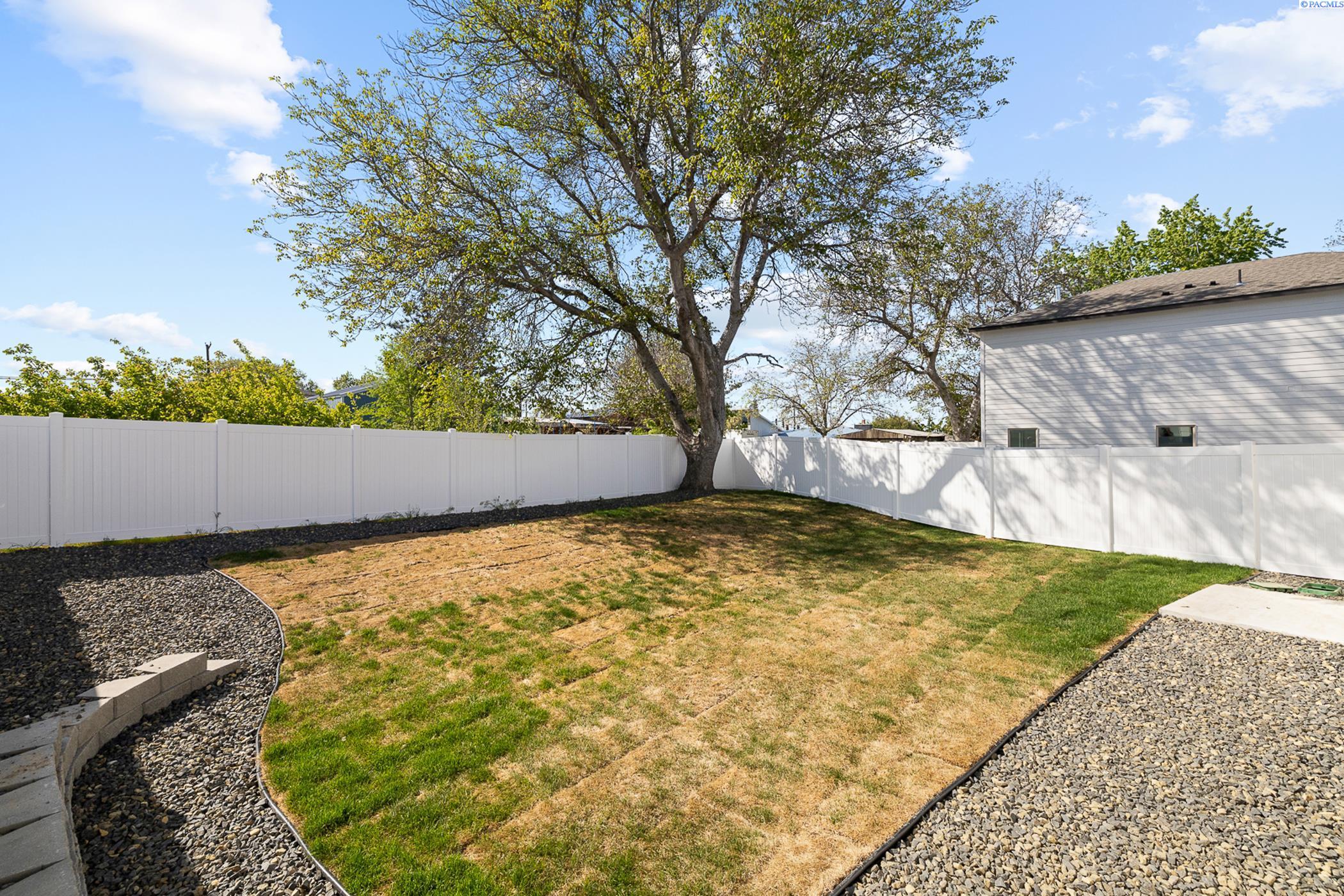 Kennewick, Washington, 99337, United States, 6 Bedrooms Bedrooms, ,Residential,For Sale,1941596