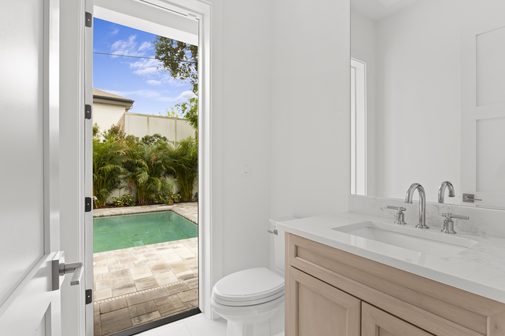 Tampa, Florida, 33611, United States, 6 Bedrooms Bedrooms, ,6 BathroomsBathrooms,Residential,For Sale,1981634