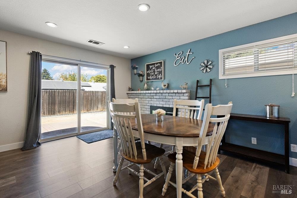 Vacaville, California, 95687, United States, 3 Bedrooms Bedrooms, ,2 BathroomsBathrooms,Residential,For Sale,1940351