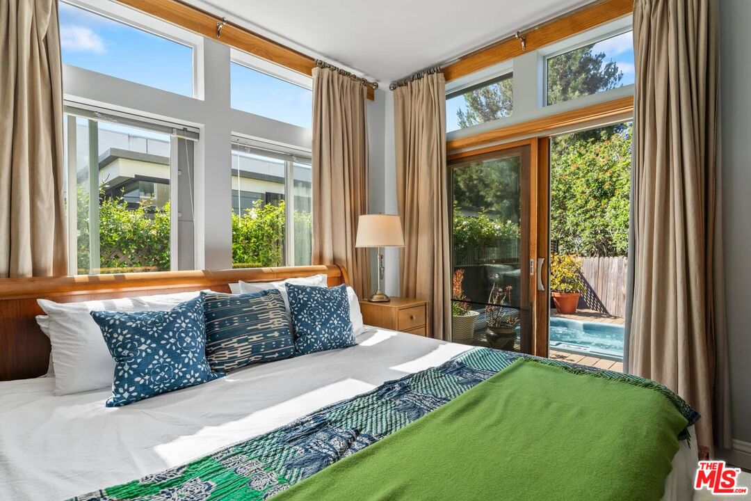 Malibu, California, 90265, United States, 3 Bedrooms Bedrooms, ,2 BathroomsBathrooms,Residential,For Sale,1795303