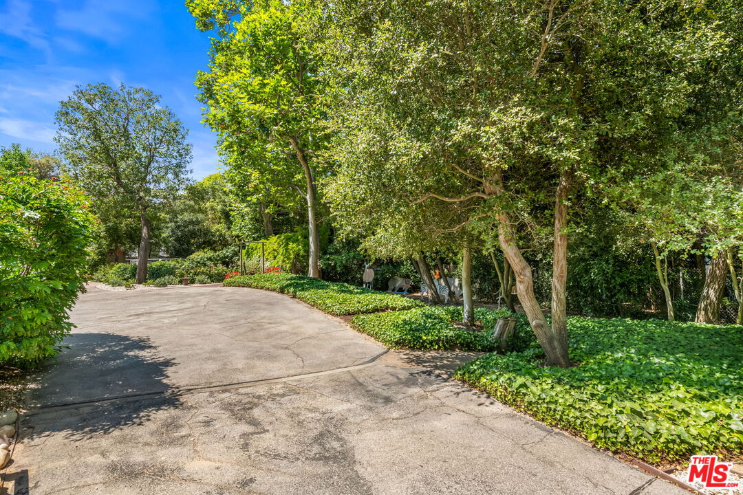Los Angeles, California, 90049, United States, 4 Bedrooms Bedrooms, ,3 BathroomsBathrooms,Residential,For Sale,1805852
