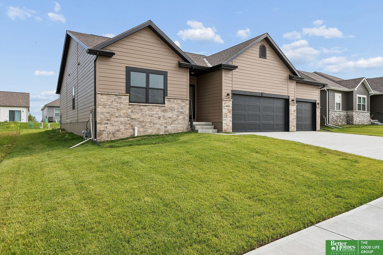 Pinehill Rd, Papillion, NE 68133