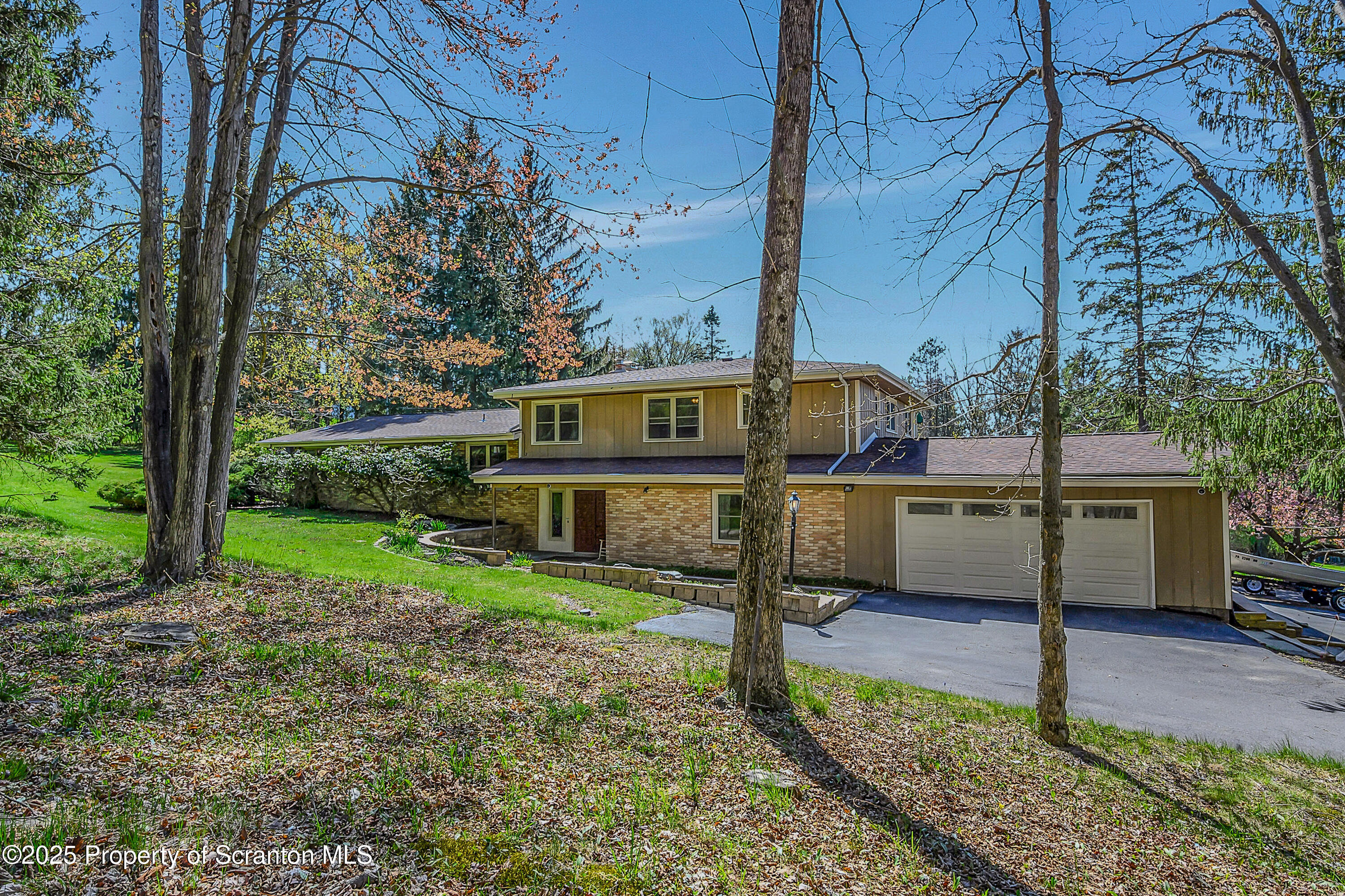 Clarks Summit, Pennsylvania, 18411, United States, 5 Bedrooms Bedrooms, ,4 BathroomsBathrooms,Residential,For Sale,1971485