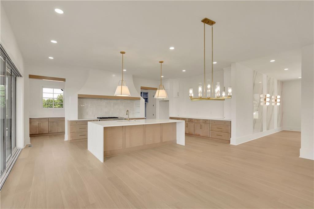 Suwanee, Georgia, 30024, United States, 6 Bedrooms Bedrooms, ,7 BathroomsBathrooms,Residential,For Sale,1795311