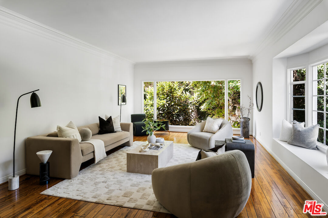 Los Angeles, California, 90068, United States, 4 Bedrooms Bedrooms, ,4 BathroomsBathrooms,Residential,For Sale,1938663