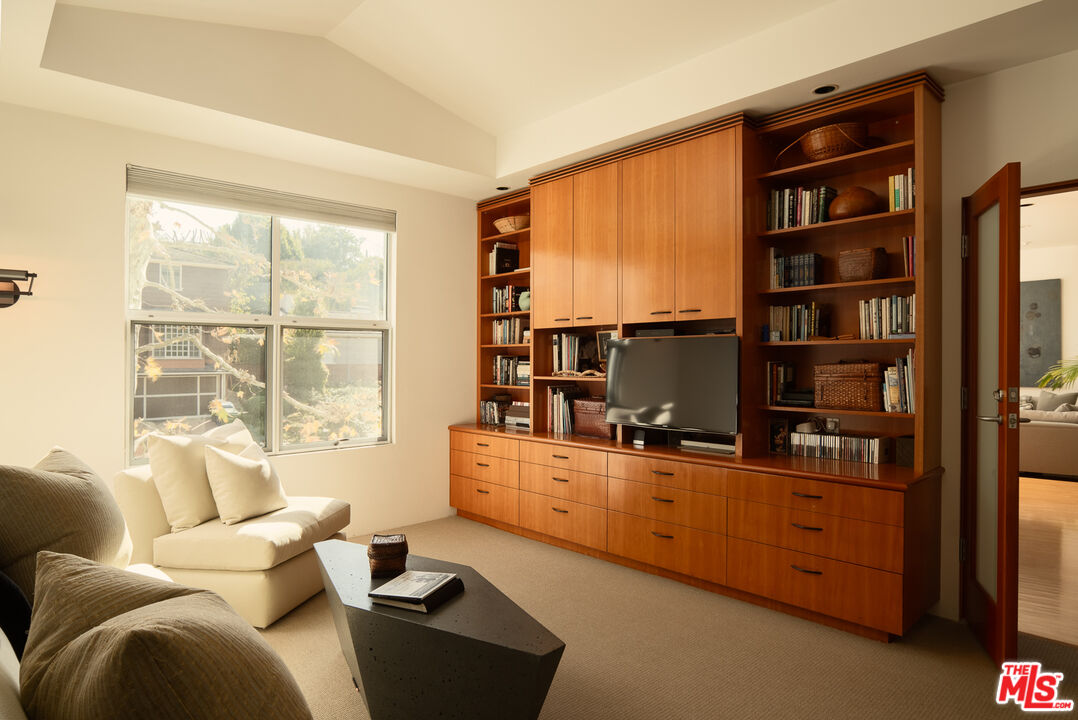 Los Angeles, California, 90049, United States, 4 Bedrooms Bedrooms, ,5 BathroomsBathrooms,Residential,For Sale,1882752