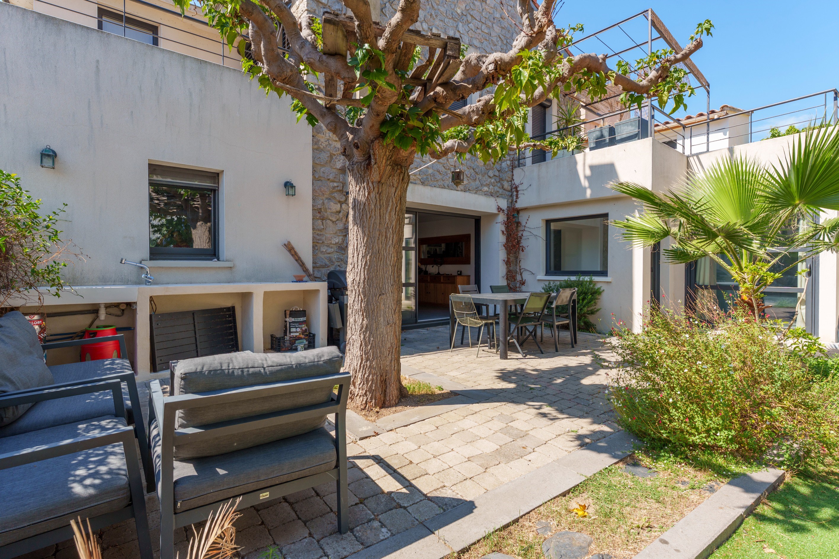  A charming stone house in the heart of Palavas-les-Flots, just a stone