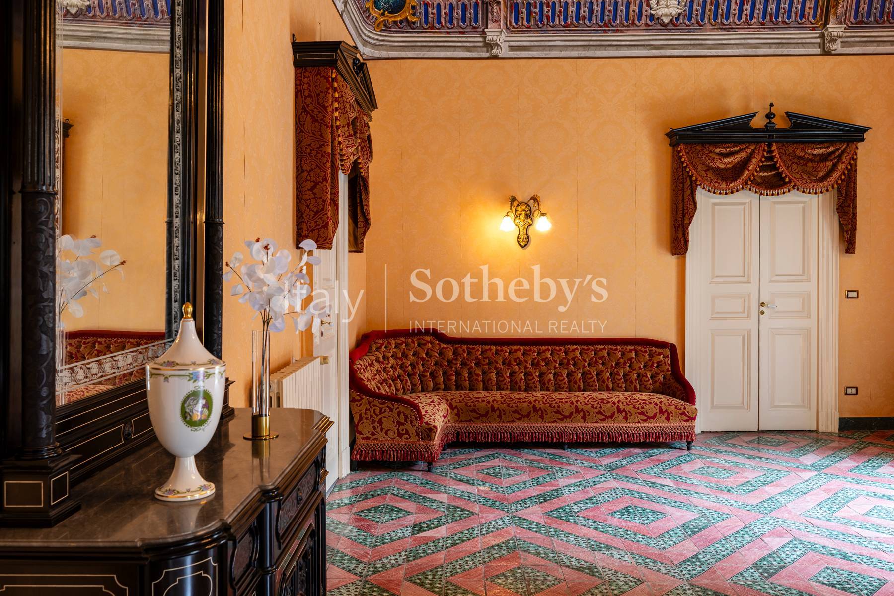  A prestigious stately home with large terraces overlooking the high street - 物件實景
