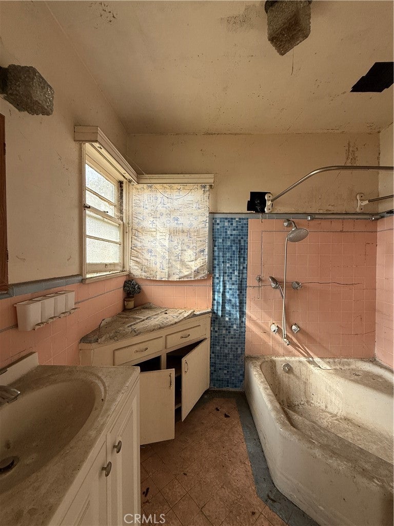 Rosemead, California, 91770, United States, 3 Bedrooms Bedrooms, ,2 BathroomsBathrooms,Residential,For Sale,1987759